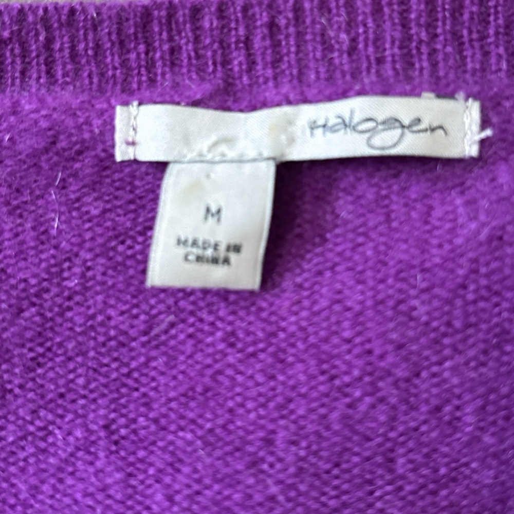Halogen Cashmere Purple V-Neck Sweater Size Medium - Picture 2 of 5